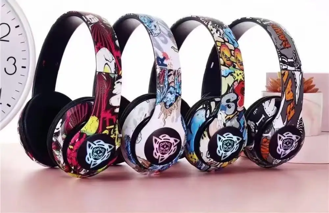Premium wireless headphones engineered – front view – Circuit City