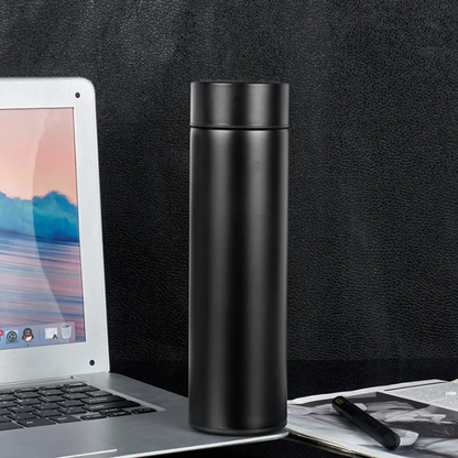 Smart Insulated Water Bottle with LED Temperature Display – lifestyle view – Circuit City
